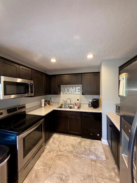 Building Photo - 2727 Greenacre Dr