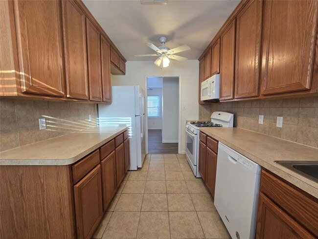 Building Photo - 107 Tarpon Ave