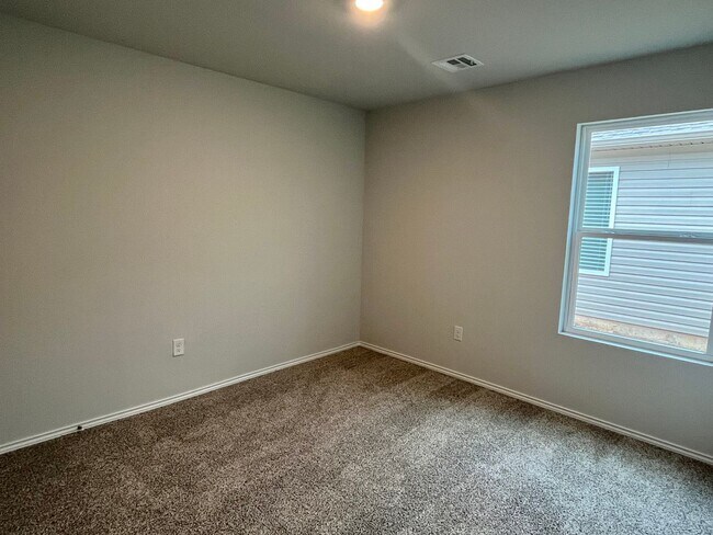 Building Photo - Newer Construction 4 Bed, 2 Bath - Piedmont Schools