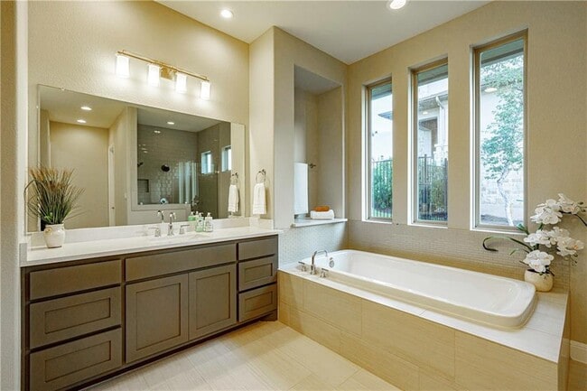 Building Photo - 511 Woodside Ter