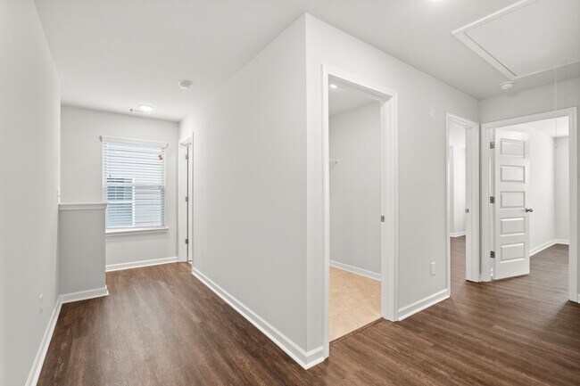 Building Photo - 4 Bed 2.5 Bath home in Gainesville! Retreat at Chicopee