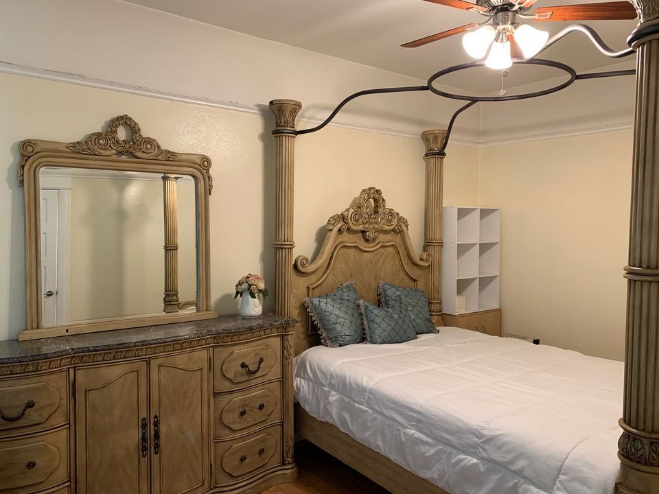 Building Photo - 1374 W 37th Pl