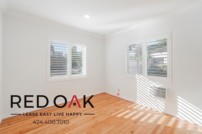 Building Photo - 14619 Moorpark St