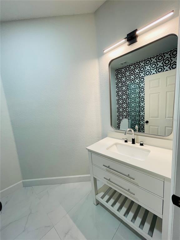 Building Photo - 207 Vizcay Way