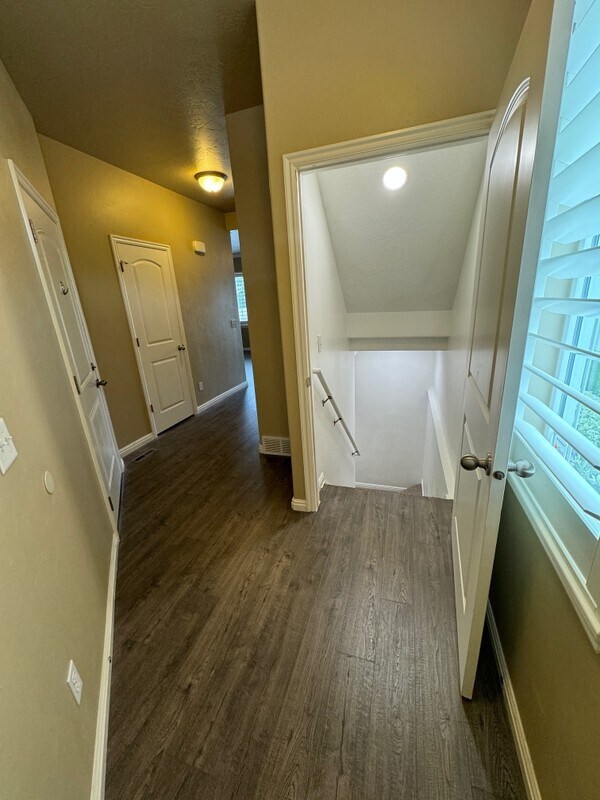 Building Photo - 634 E 60 S