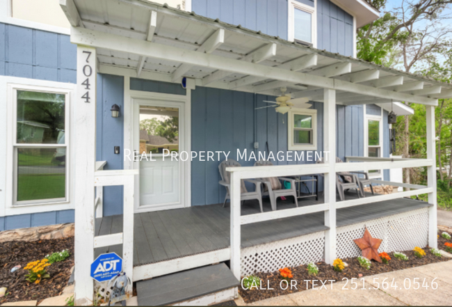 Building Photo - 7044 Carrabelle Key