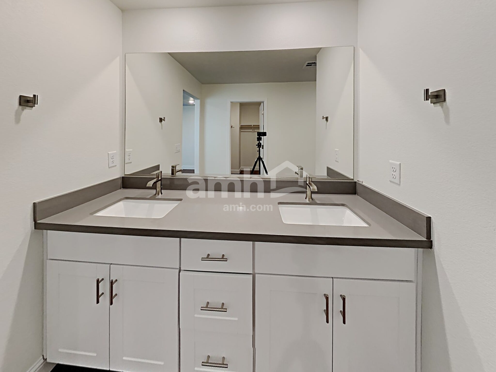 Building Photo - 707 Terrain Star Ave