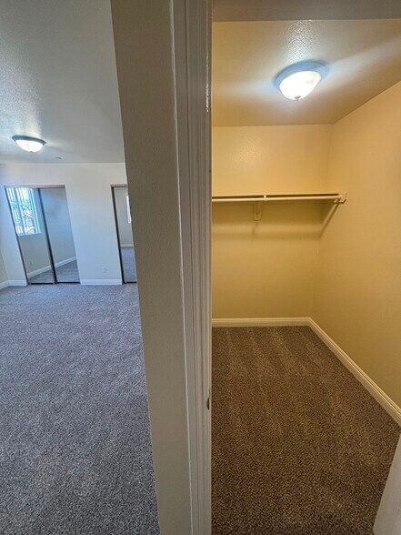 Building Photo - 4520 Cimarron St
