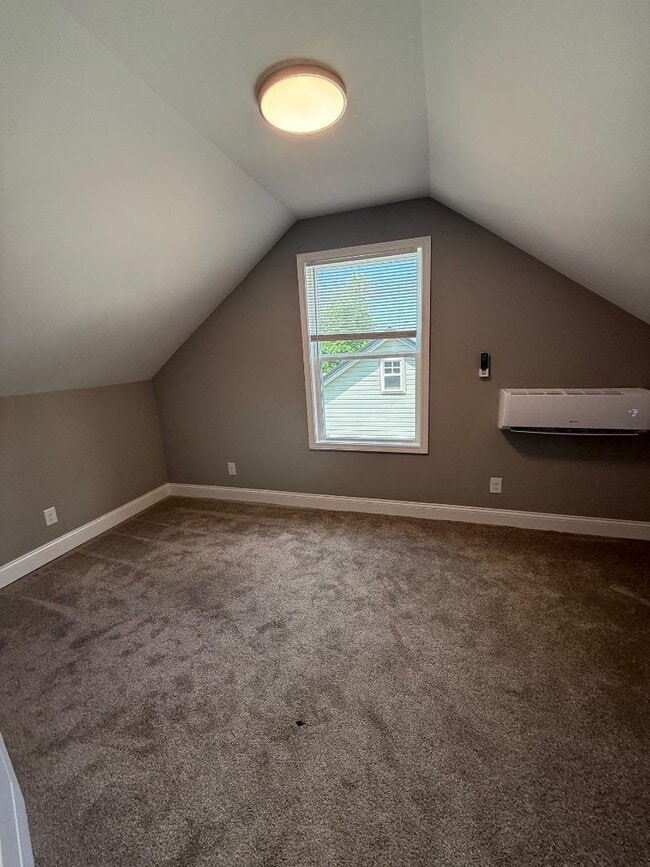 Building Photo - 1012 Oak Hill Dr