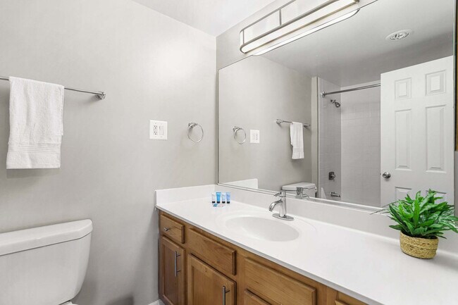 Building Photo - 1201 S Bell St