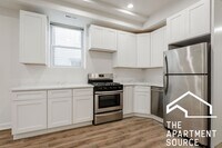 Building Photo - Huge 3 bedroom Unit in Logan Square