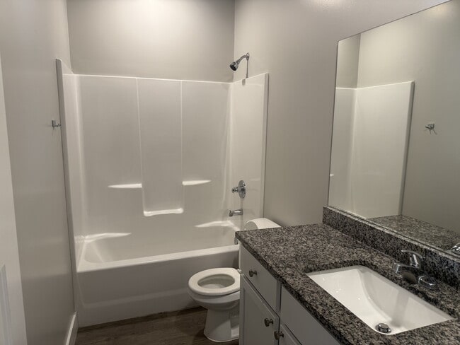 Building Photo - 783 N St Paul St