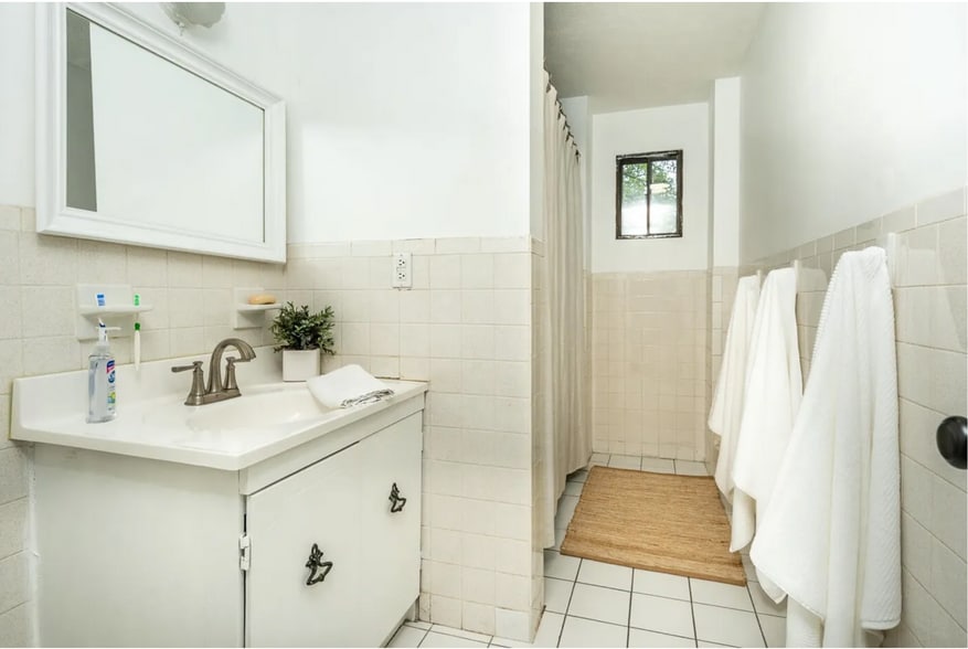Full Bath - 329 W Main St
