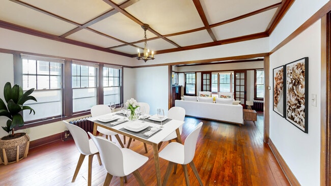 Dinning Room - The Badger Den Apartments on Kendall
