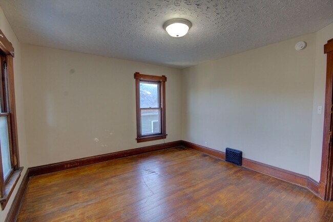 Building Photo - SL AAC907