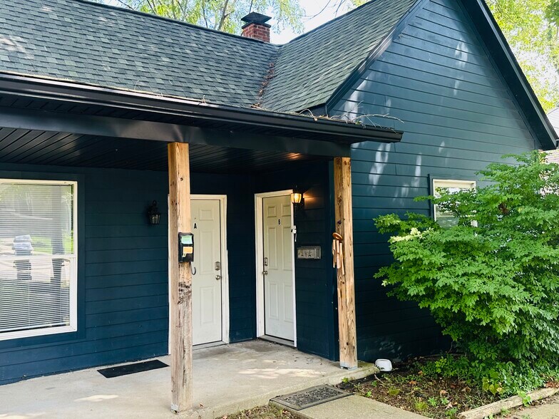 entrance door - 1105 S Rogers St