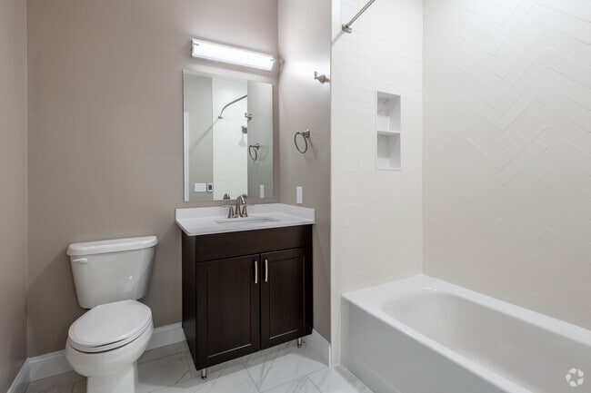 1BR 1BA - 949SF - Washington Square at Hickory