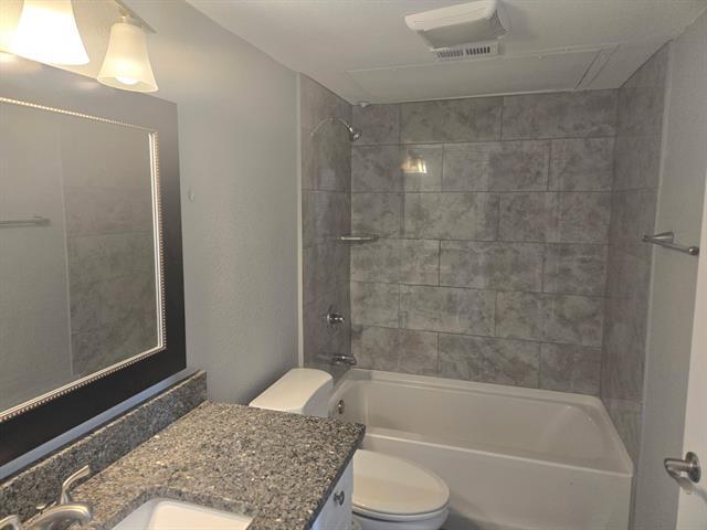 Building Photo - 2101 Park Willow Ln