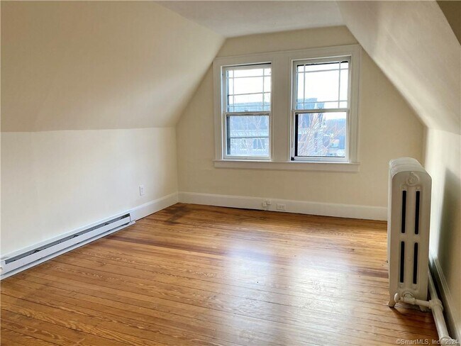 Building Photo - 242 S Main St