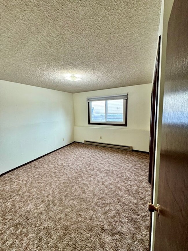 Building Photo - Charming 2-Bedroom Apartment Near MSU – Ca...