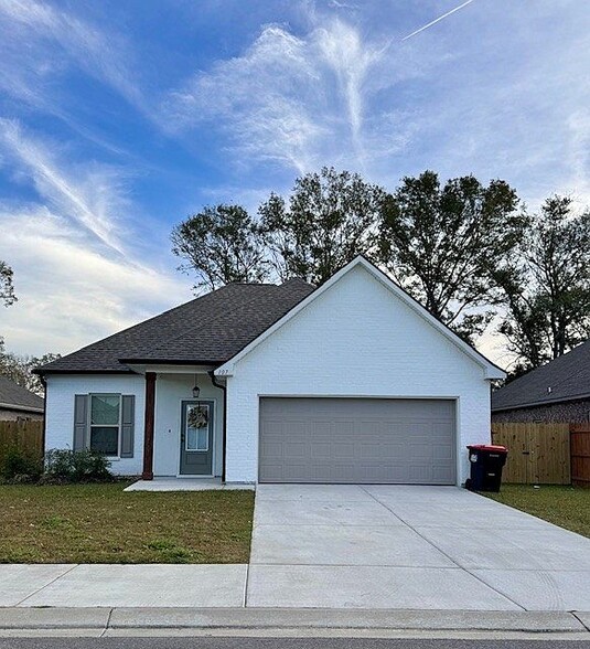 Building Photo - 107 Muscadine Ln