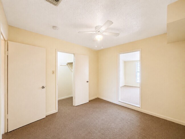 Building Photo - 12504 Autumn Leaf Ln