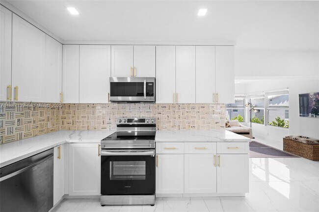 Building Photo - 1625 Hollywood Blvd