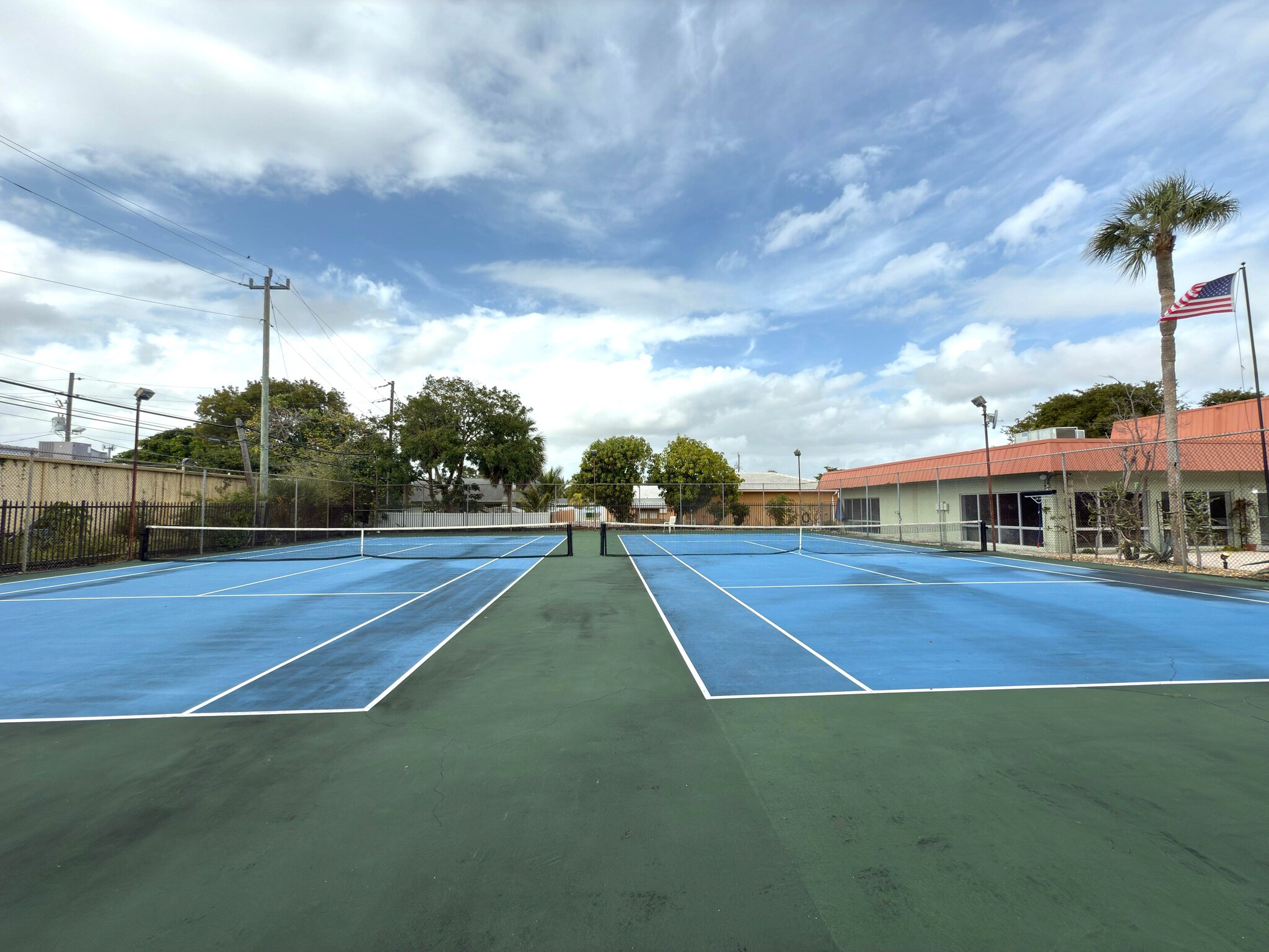 Tennis Courts - 805 W Oakland Park Blvd