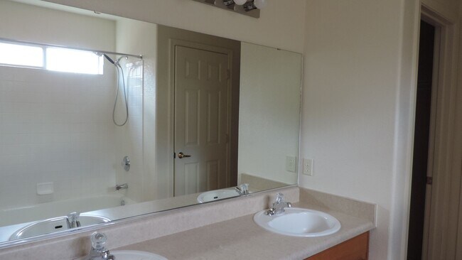 Building Photo - Chaparral Village North 3 bedroom home