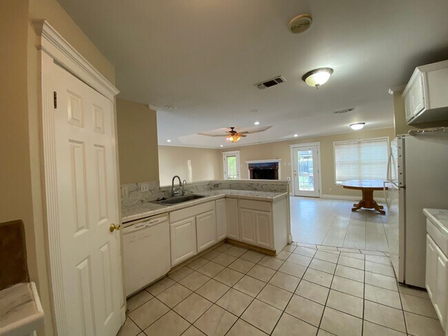 Building Photo - 5842 Berkshire Rd