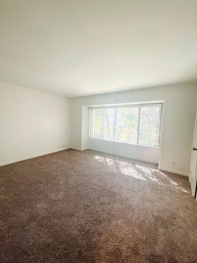 Building Photo - Todd Ranch Condo Welcome to the Todd Ranch Condo, 3-bedroom, 2-bathroom home located in the vibra...