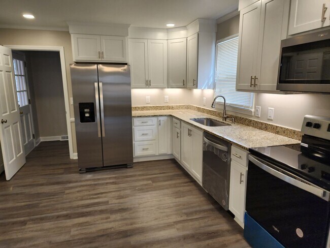 Building Photo - Remodeled Brick Rancher With a Screened Po...