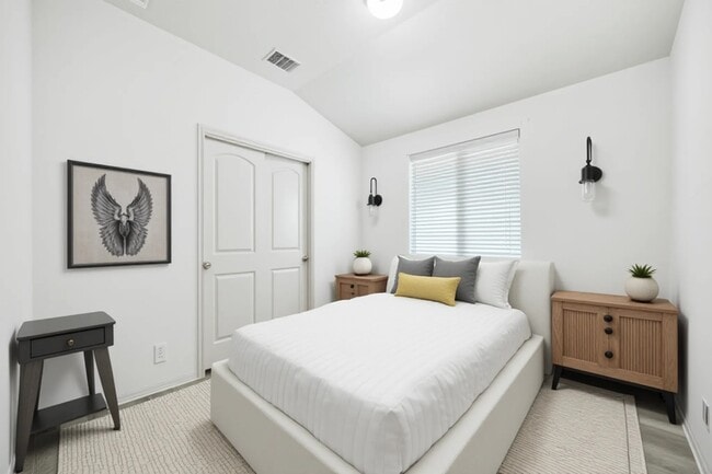 Building Photo - 2124 Nestlewood Dr