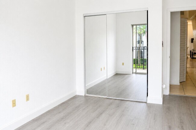 Building Photo - 711 SW 148th Ave