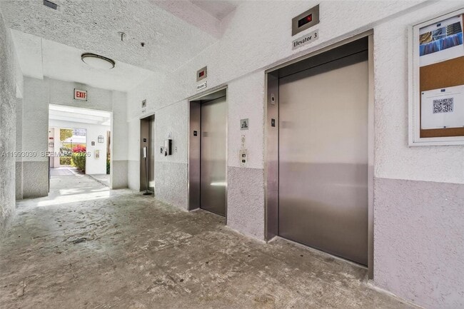 Building Photo - 15051 Royal Oaks Ln