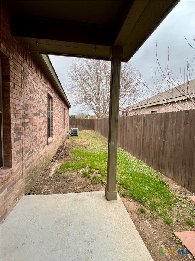 Building Photo - 213 Anne Louise Dr