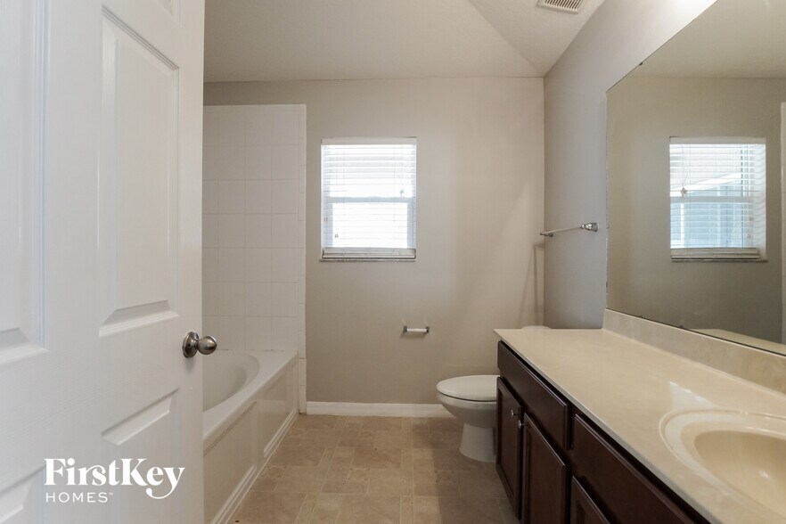 Building Photo - 3470 Heath Dr