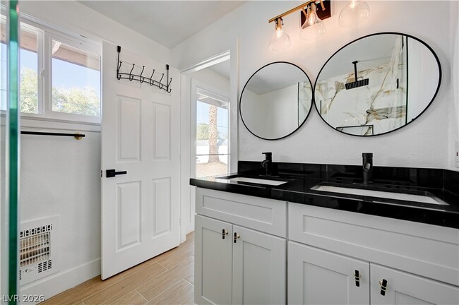 Building Photo - 1799 Valley Dr