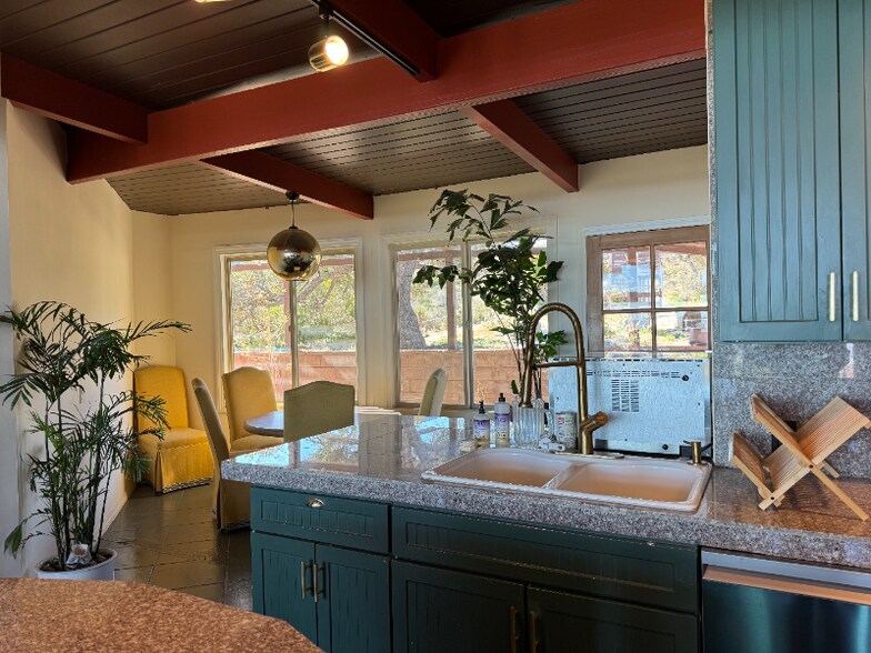 Building Photo - 70625 Granite Ln