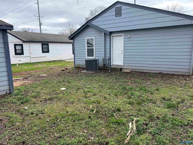 Building Photo - 2910 2nd Ave NW