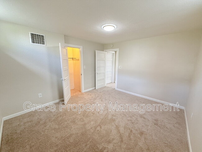 Building Photo - 5685 S Elmwood St