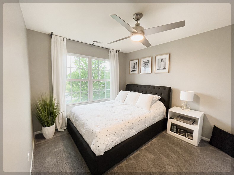 Building Photo - 244 S Oak Creek Ln