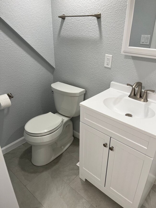 Building Photo - ALL PROSPECTIVE TENANTS MUST SUBMIT A $58 ...