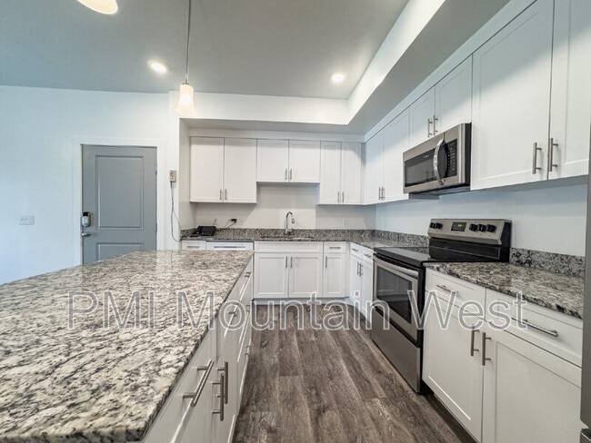 Building Photo - 875 S Depot St