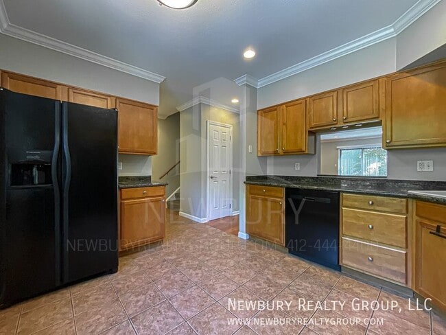 Building Photo - 135 Banksville Pl