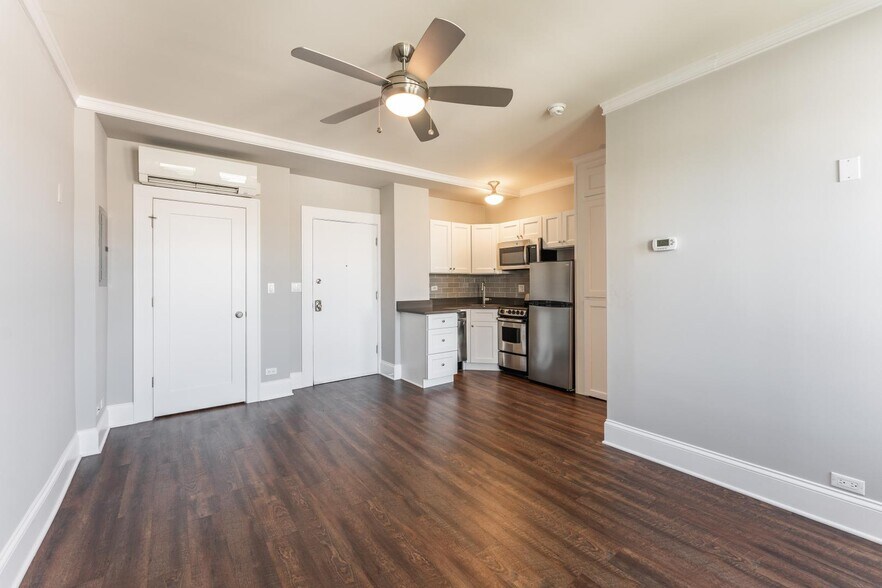 Building Photo - 817 W Lakeside Pl
