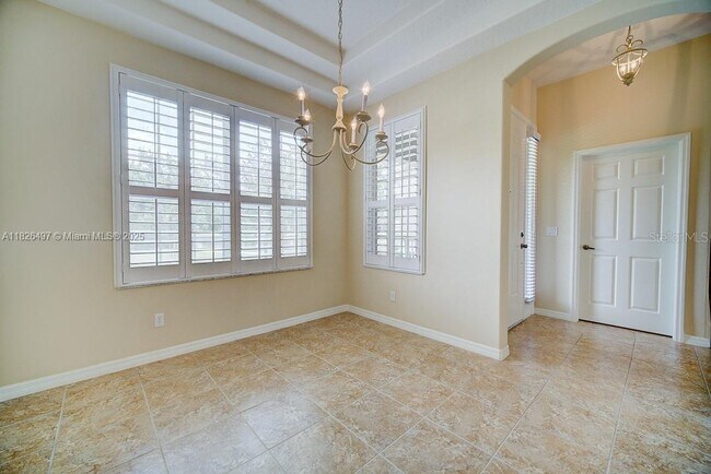 Building Photo - 604 Rogue Dr
