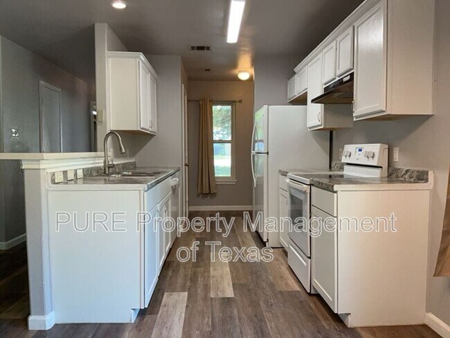 Building Photo - 246 Marvin Cove