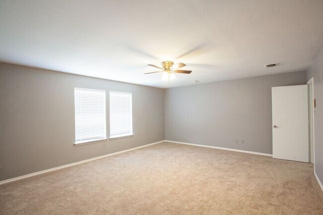 Building Photo - 2621 Sundance Dr