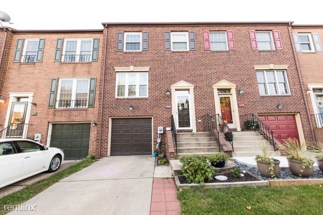 Primary Photo - 3 br, 2.5 bath Townhome - 7111 Bradshaw Ct E
